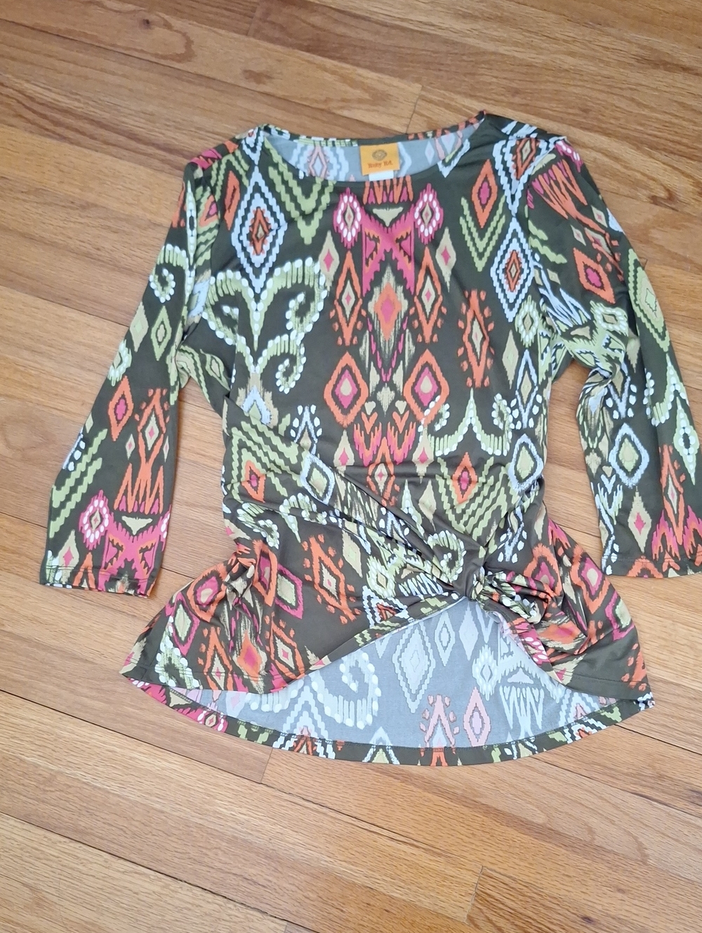Women’s 3/4 Sleeve Stretchy Top Knot Hip Detail